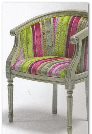 Fauteuil vintage retapissé en rose, violet et vert