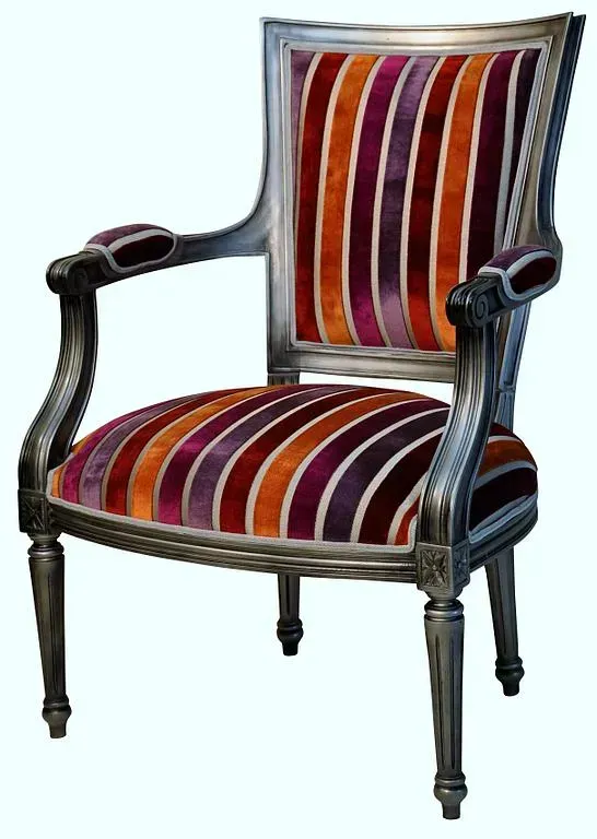 Fauteuil Louis XVI rayé en ton de rouge