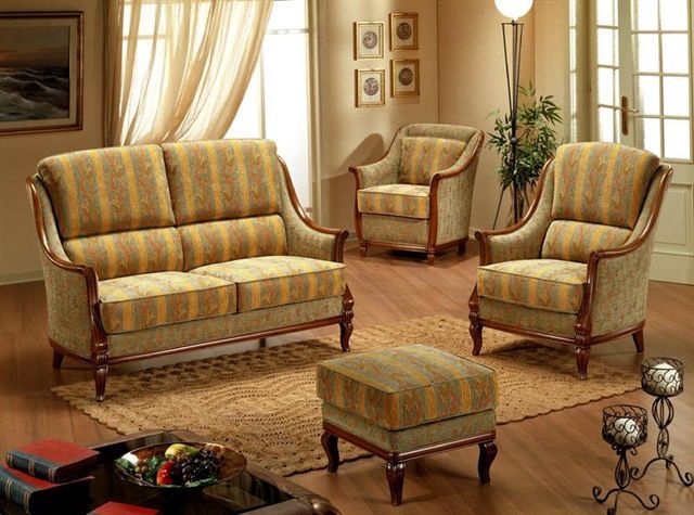 Salon rayé de style classique