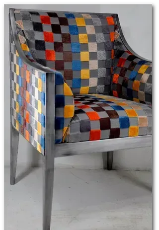 Fauteuil à carreaux multicolore
