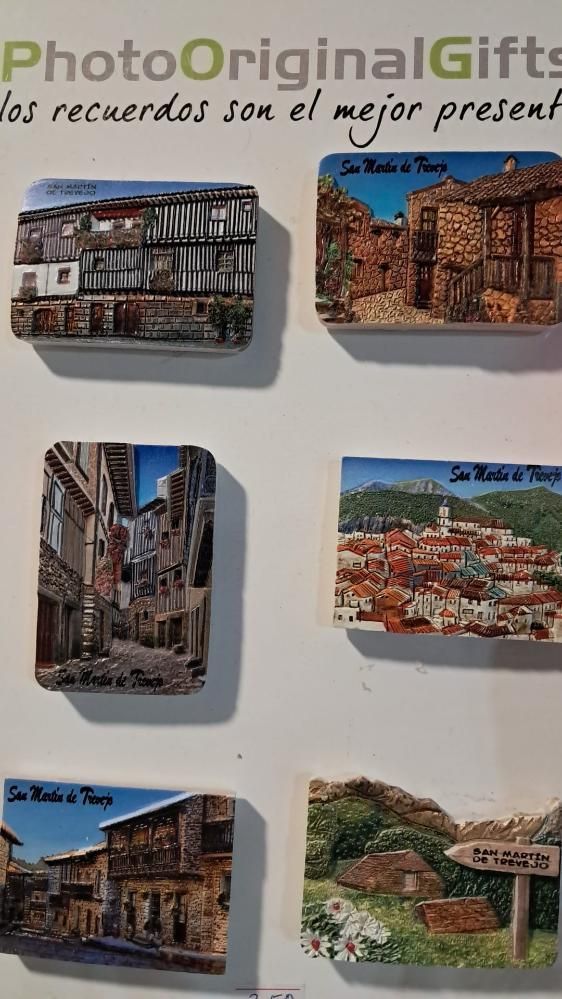 Collage de seis pequeñas fotos de pueblos pintorescos en una página blanca de PhotoOriginalGifts.