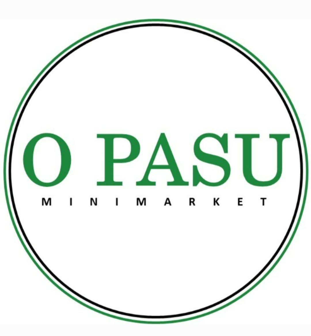 Logotipo de O Pasu Mini Market con texto verde dentro de un círculo doble verde y negro.