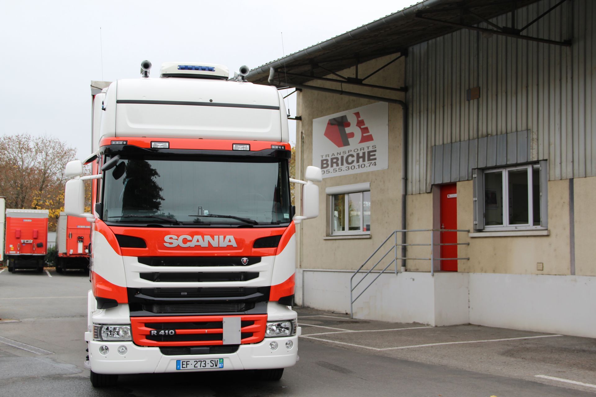 Camion devant entreprise