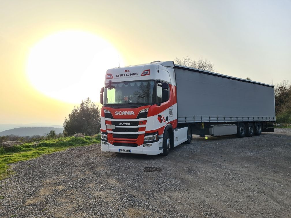 Camion couché de soleil