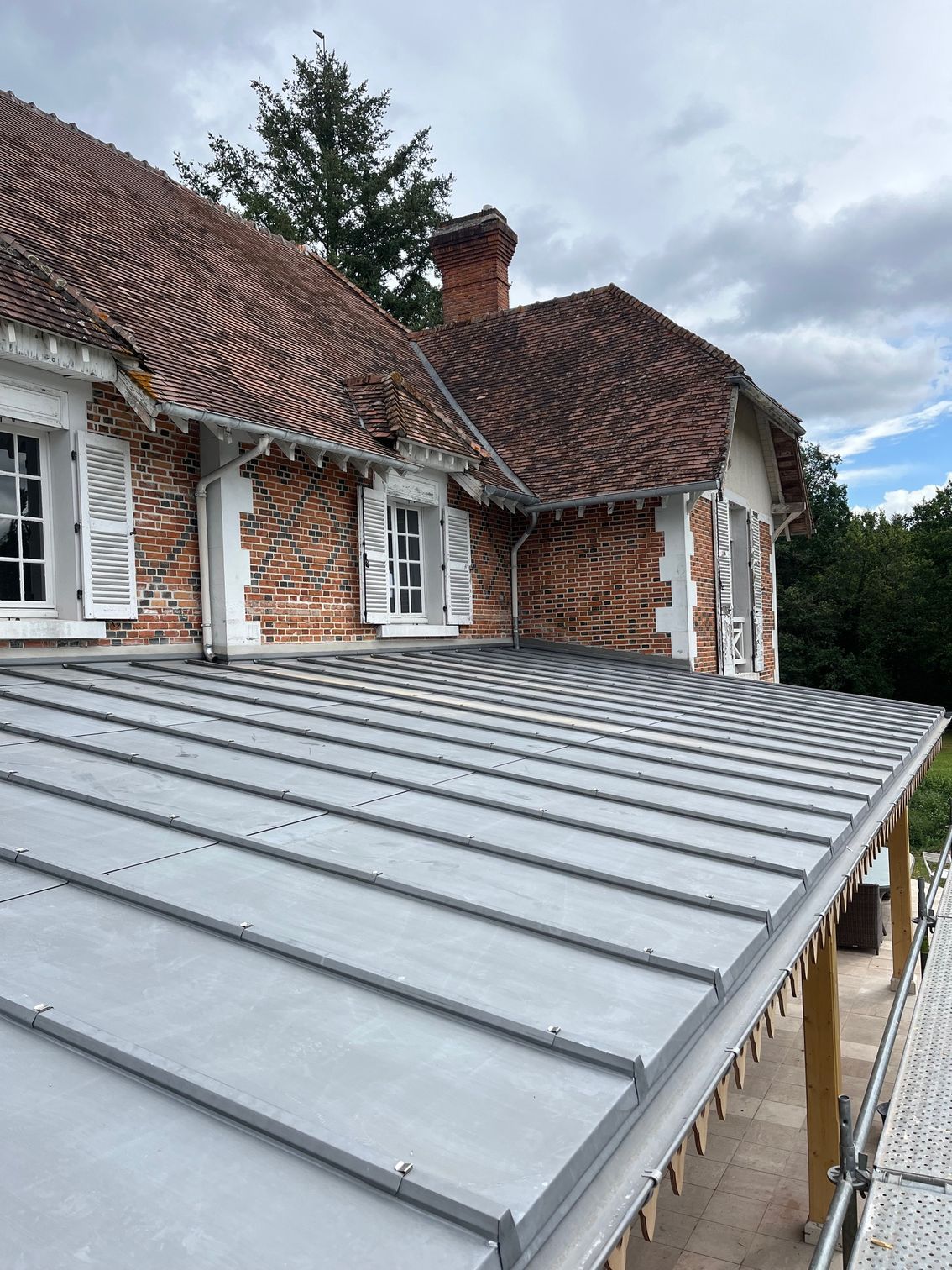 Toit d'une varangue de maison vue du dessus