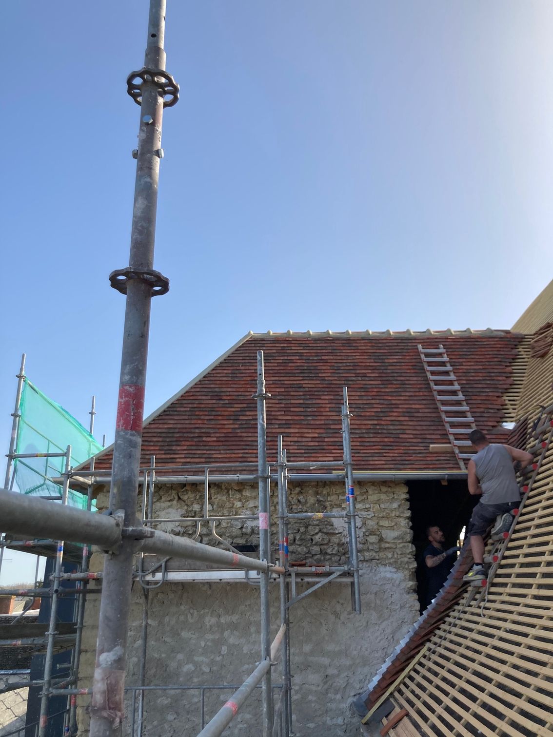 Rénovation d'une charpente et d'une couverture de toit en maison individuelle