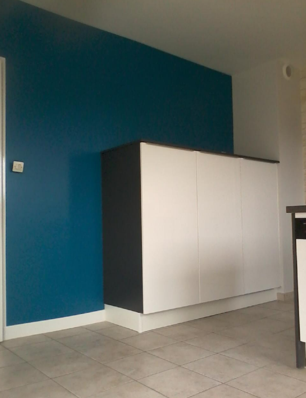 Chambre bleue armoire