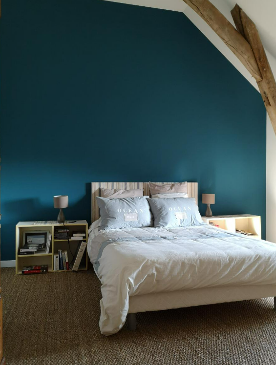 Chambre bleue lit