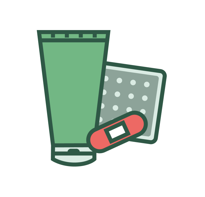 Un farmacéutico con bata blanca examina un frasco de medicamentos en un estante de la farmacia lleno de pastillas.