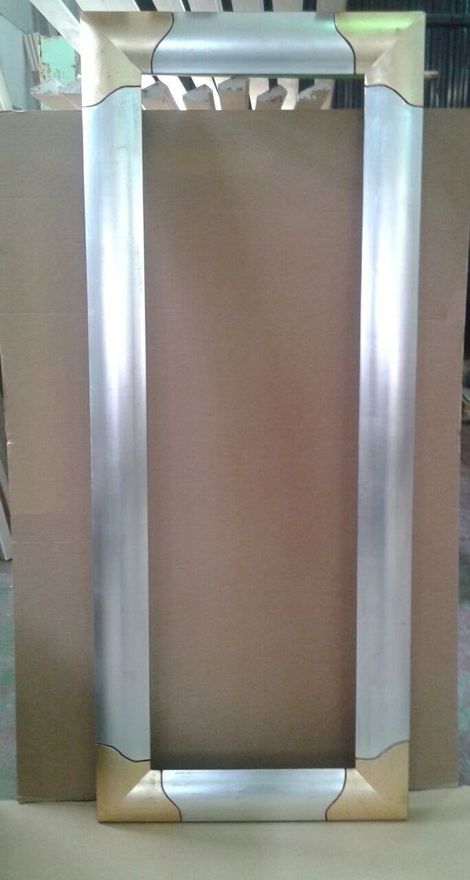 Marco rectangular de plata y oro.