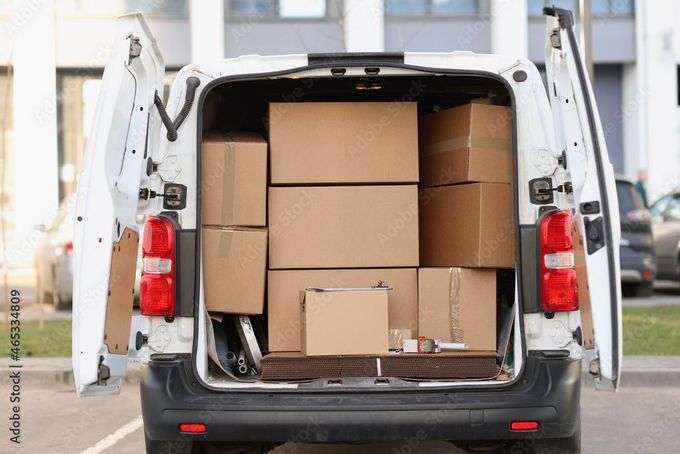 Van der Rebo Transport GmbH mit Umzugskartons