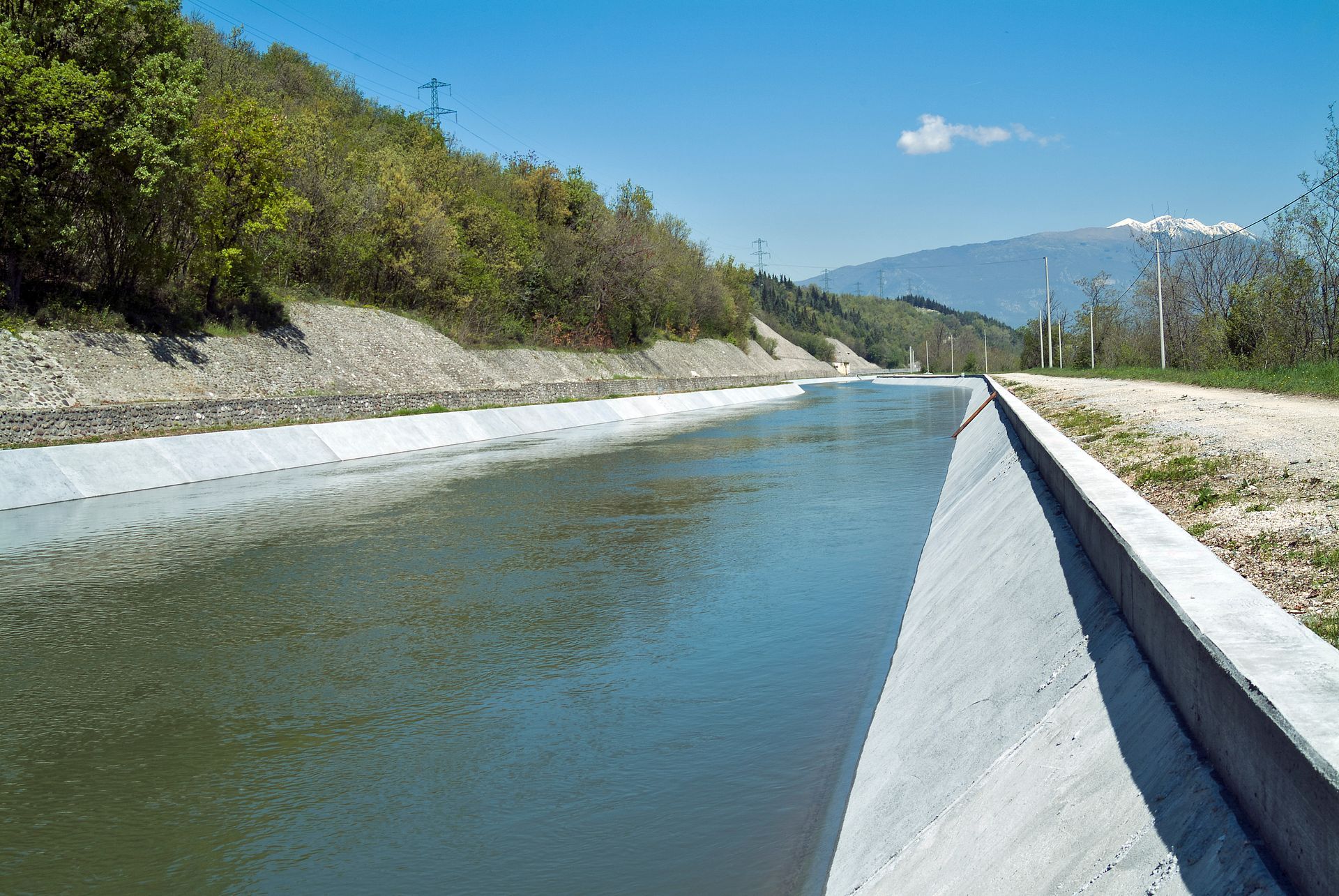 Canal en béton armé