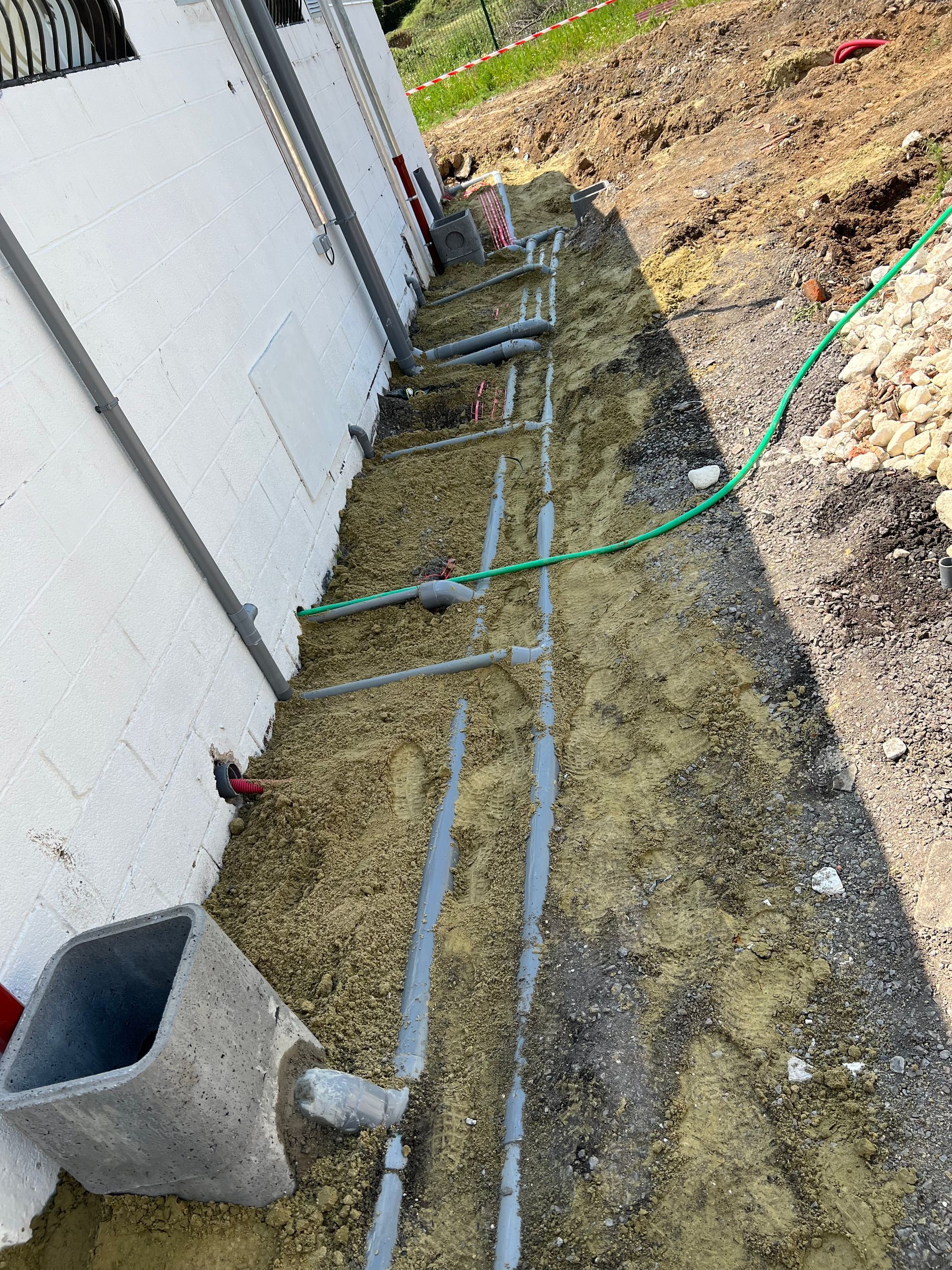 2 employés de la société Féchain vidange en travaux d'assainissement collectif