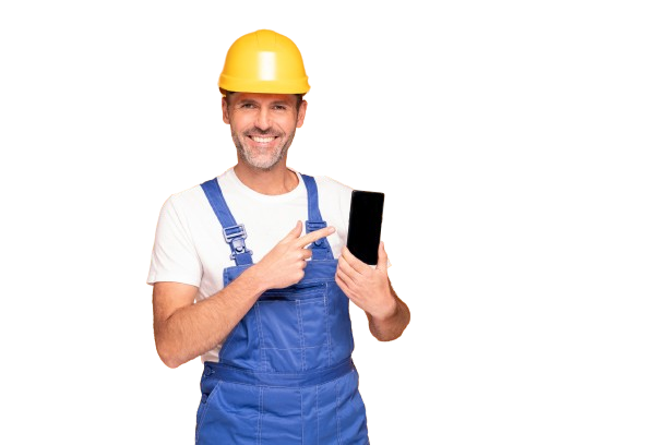 Un plombier avec un casque jaune