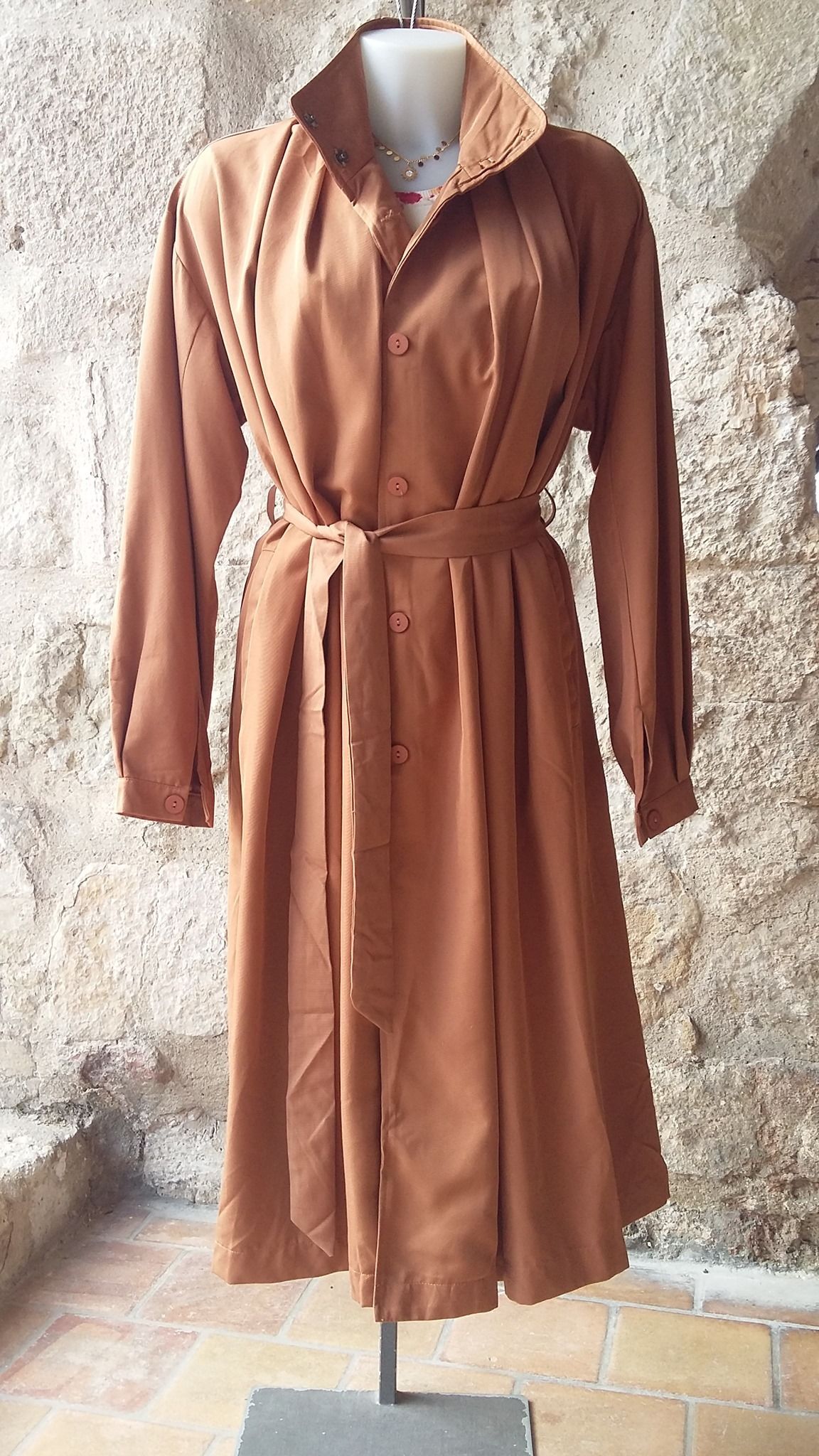 Un trench-coat beige