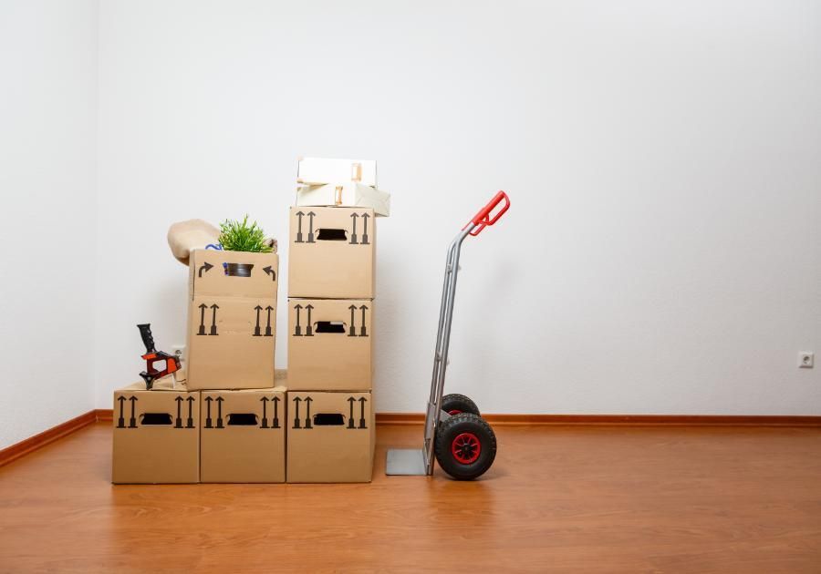 ¿Por dónde empezar a empaquetar mis enseres para una mudanza?