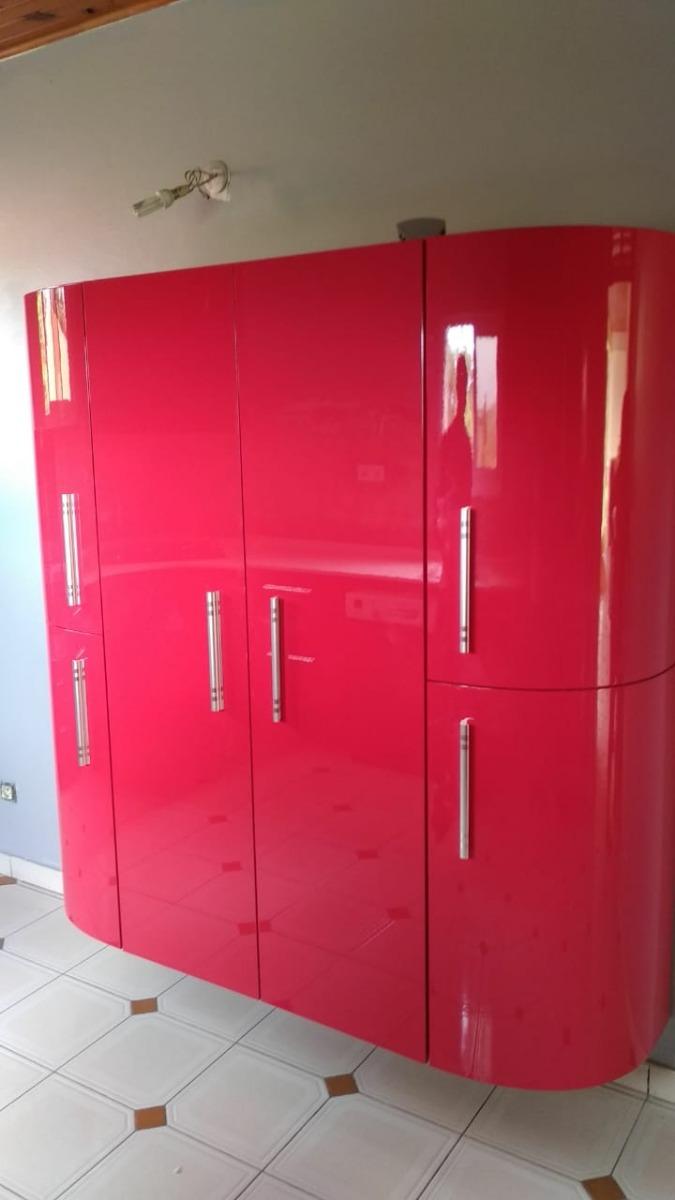 Meubles de cuisine rose laquée