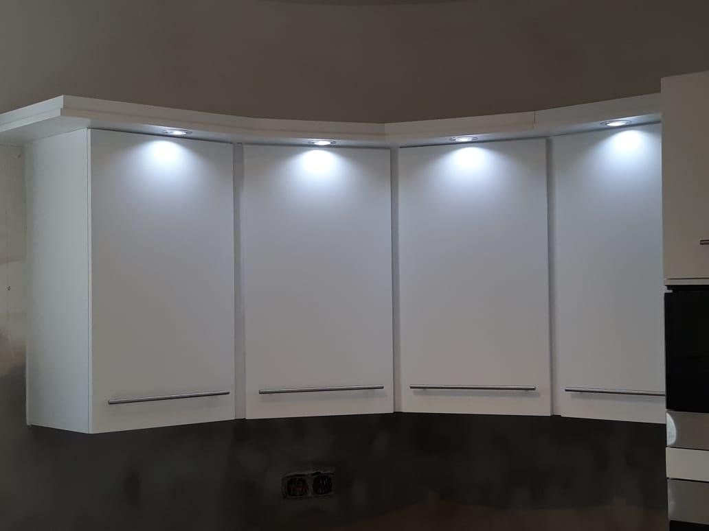 Meubles hauts cuisine blancs