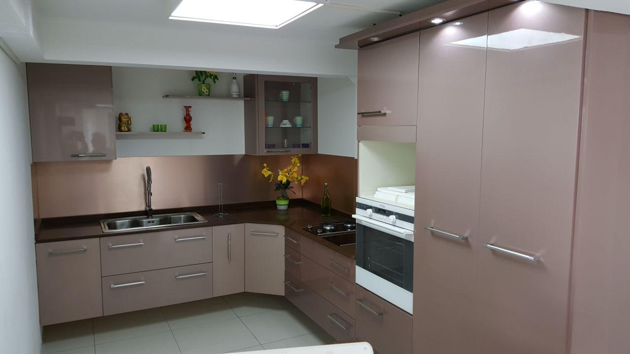 Cuisine blanche avec spots