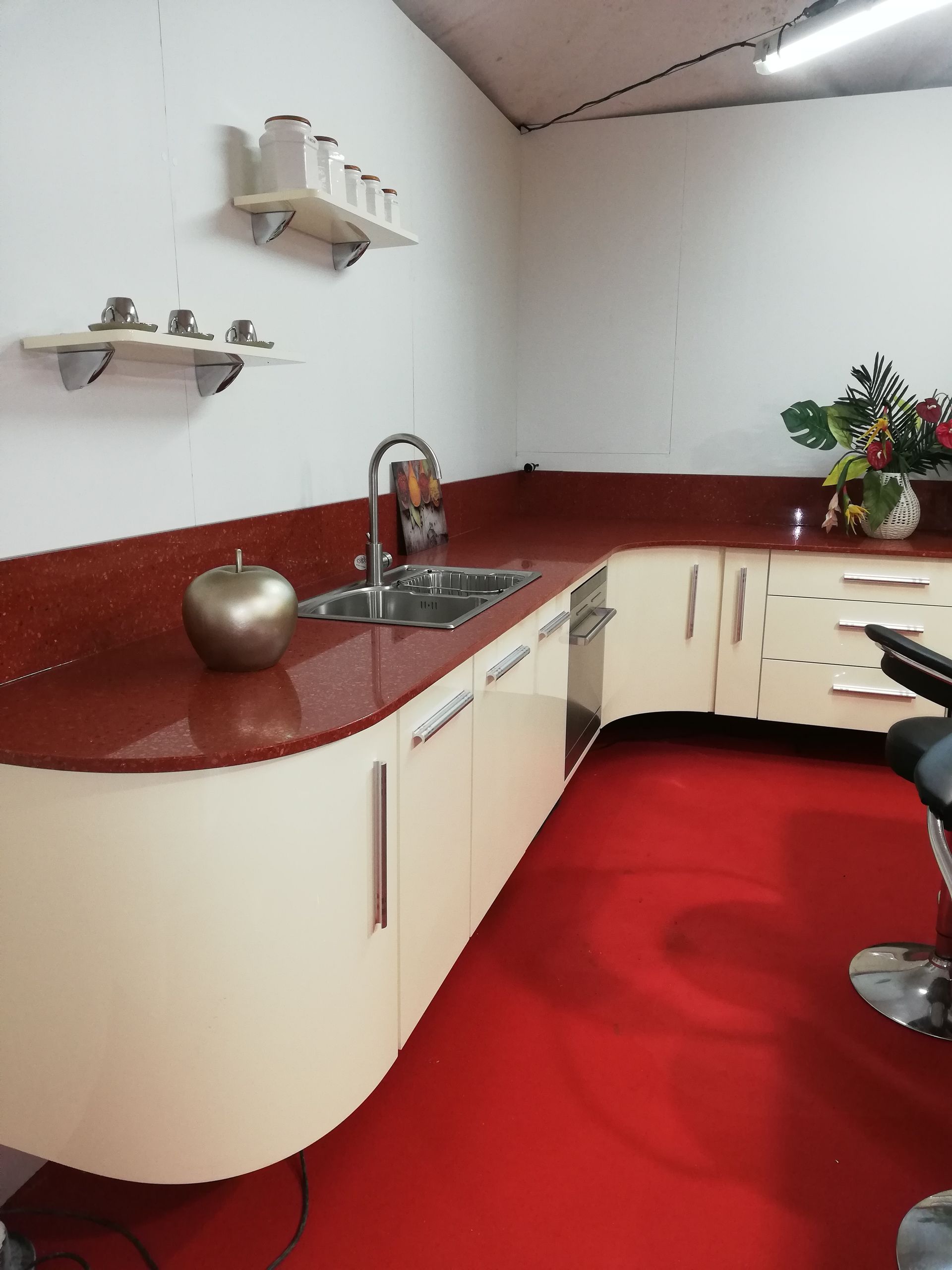 Cuisine design hors sol en PVC laqué