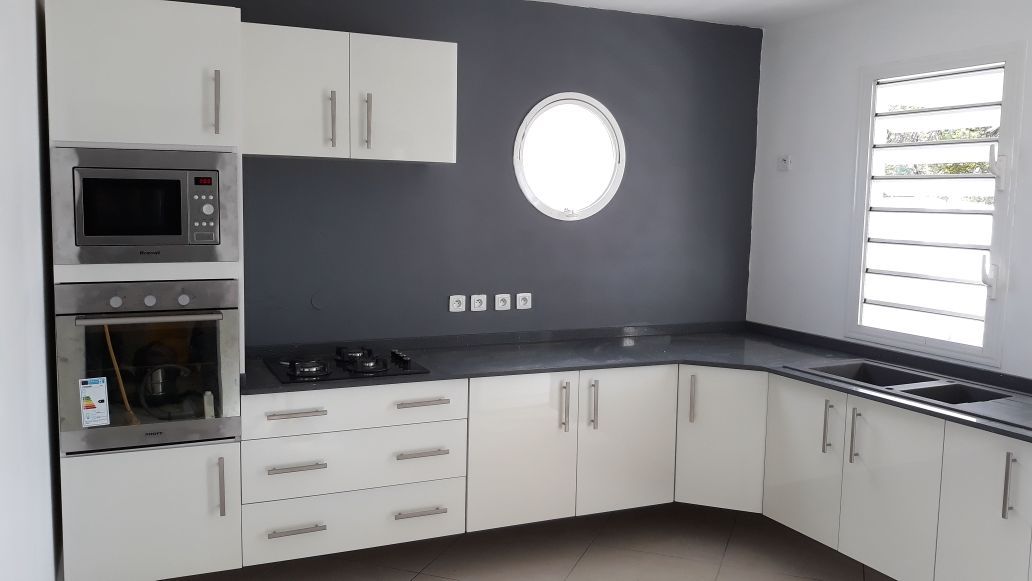 Cuisine PVC blanc et hublot