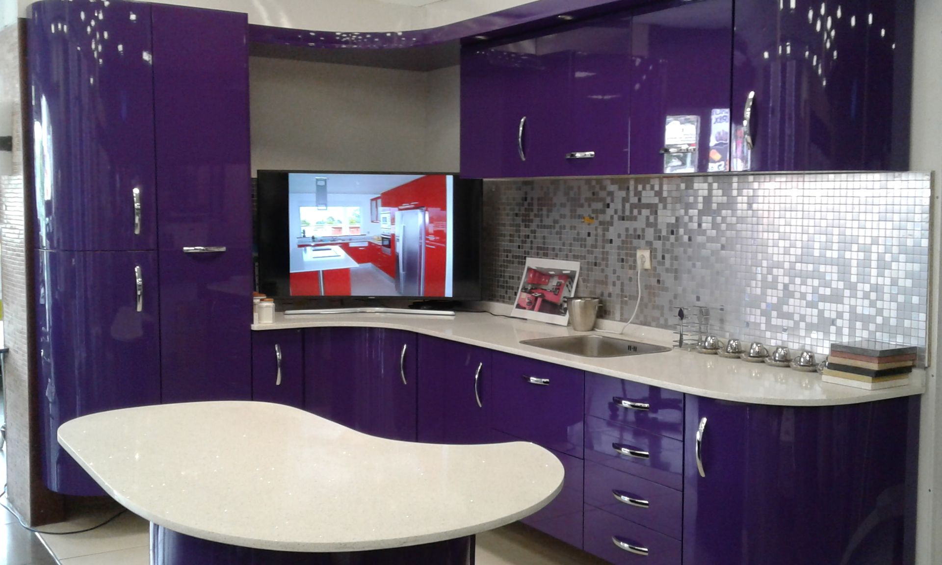 Cuisine design violette