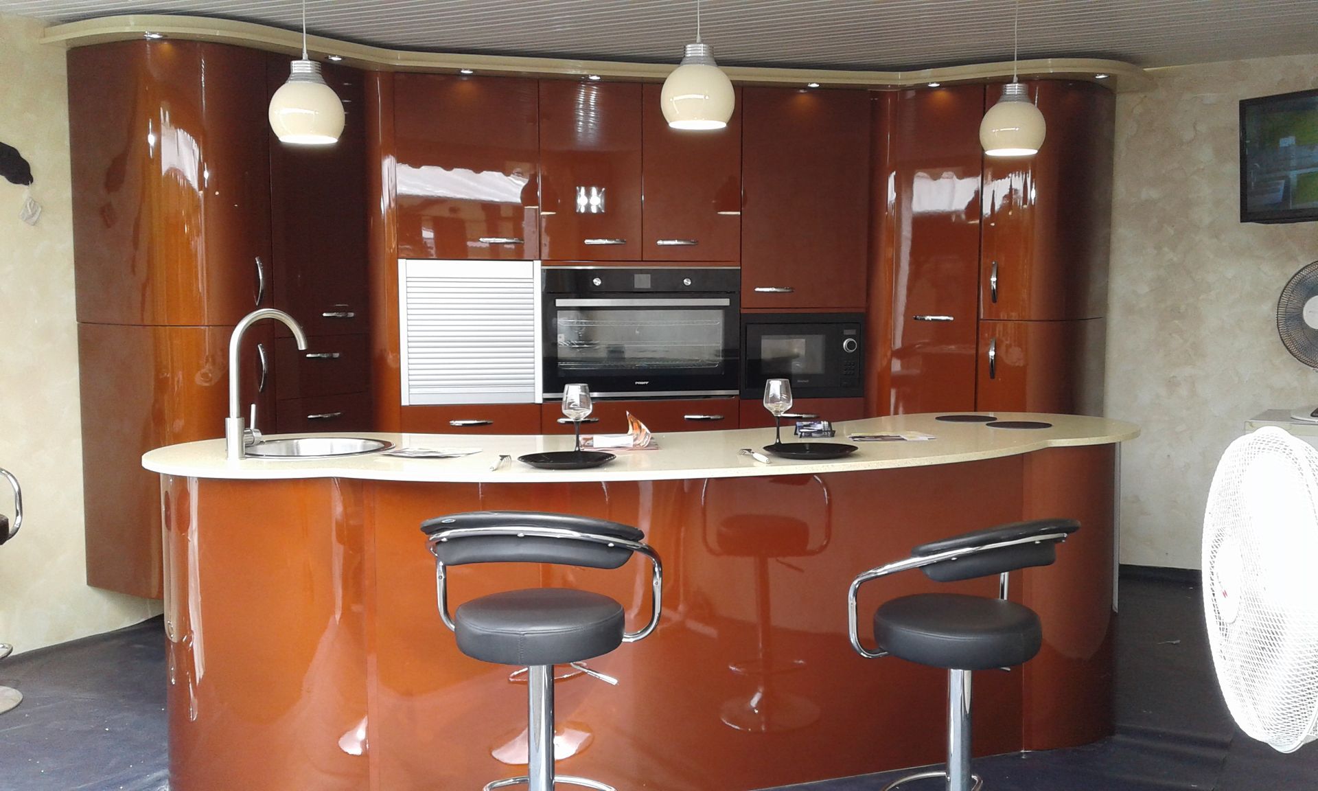 Cuisine design arrondi marron