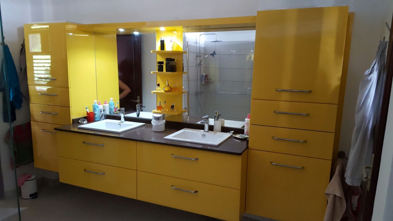 Salle de bains PVC jaune
