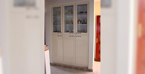 Portes placard blanc avec vitrine