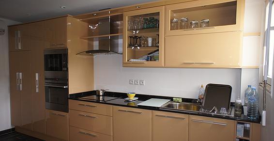 Cuisine avec meubles haut