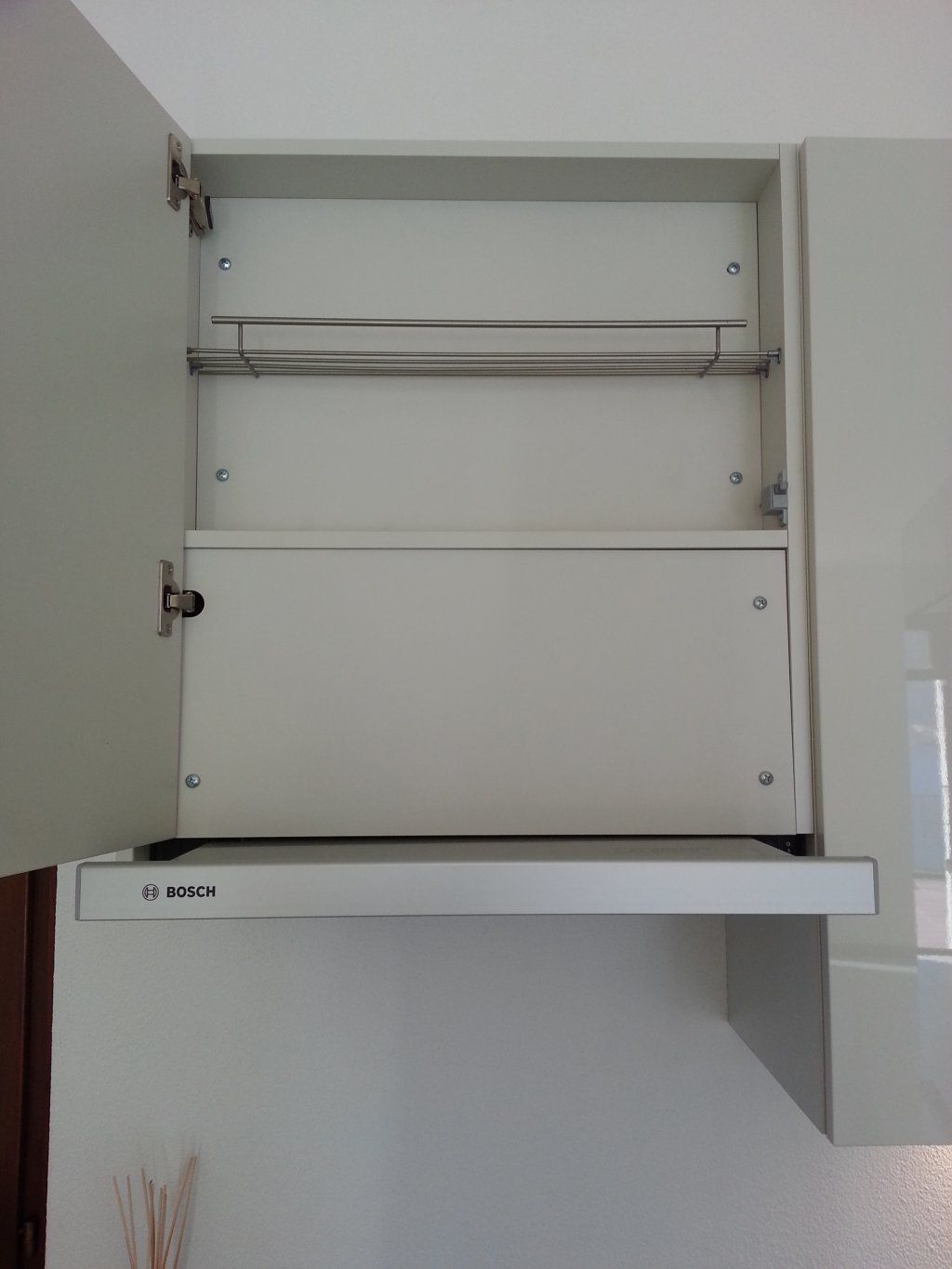 cucina con ante laccate lucide, piano in marmo 8