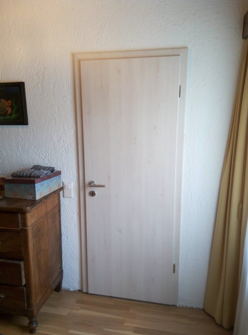 Porta interna LEBO, finitura laminato CPL premium pin polaire aland, vetro satinato bianco ESG di sicurezza, maniglie in acciaio inox 1