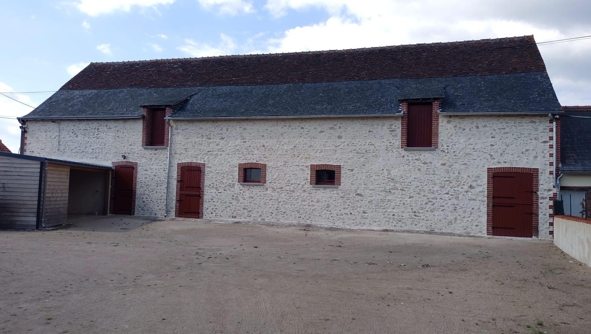 Travaux de ravalement d'une façade en pierres