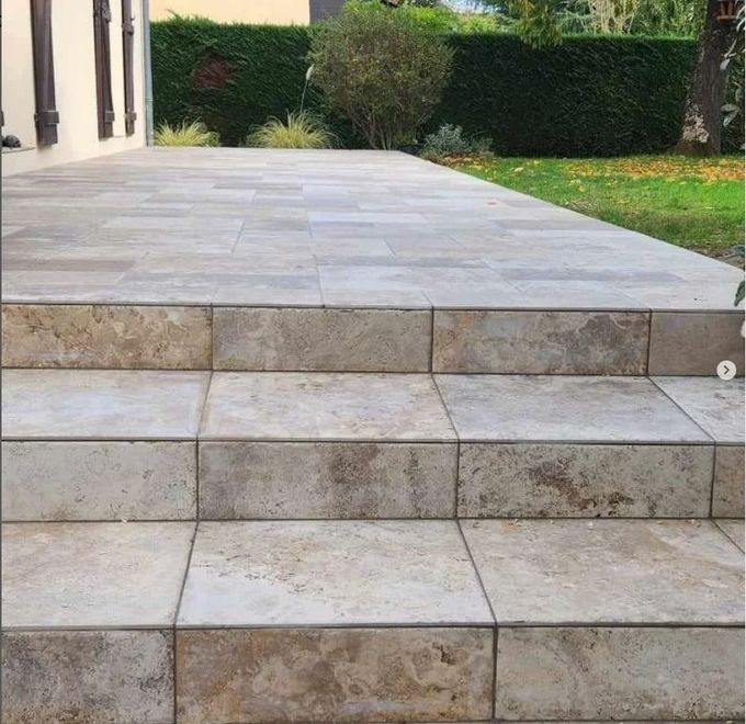 Carrelage d'une terrasse en opus romain