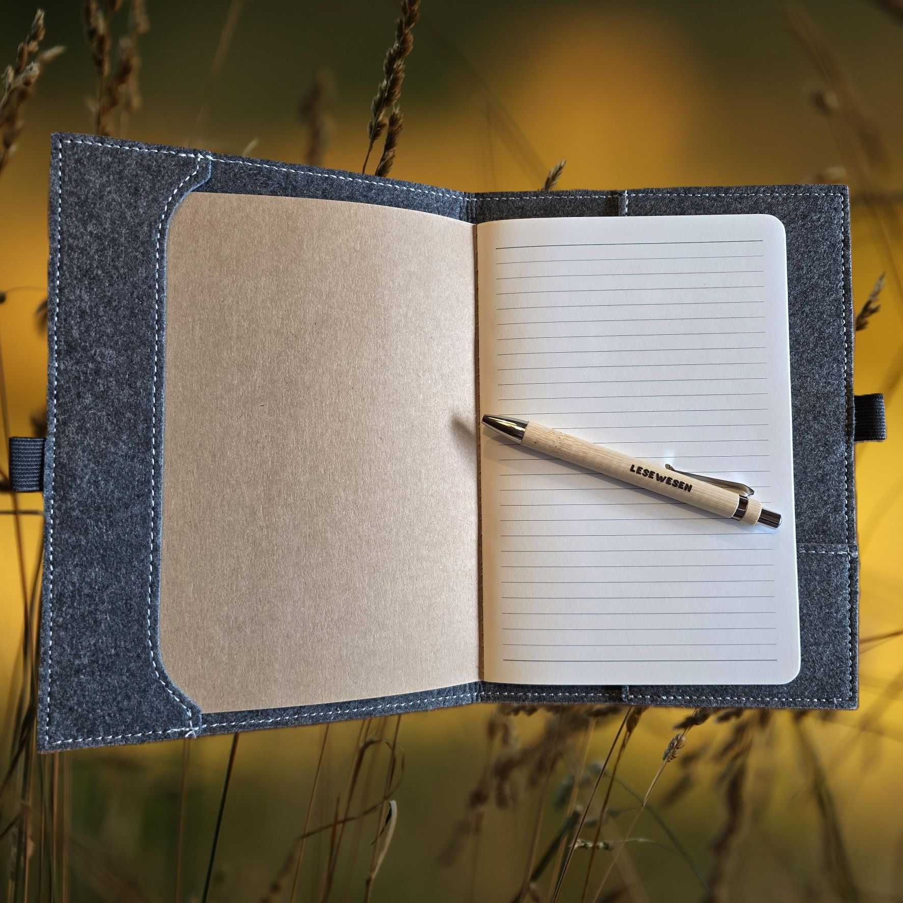 Die Lesewesen-Filzhülle: Persönlich und Praktisch