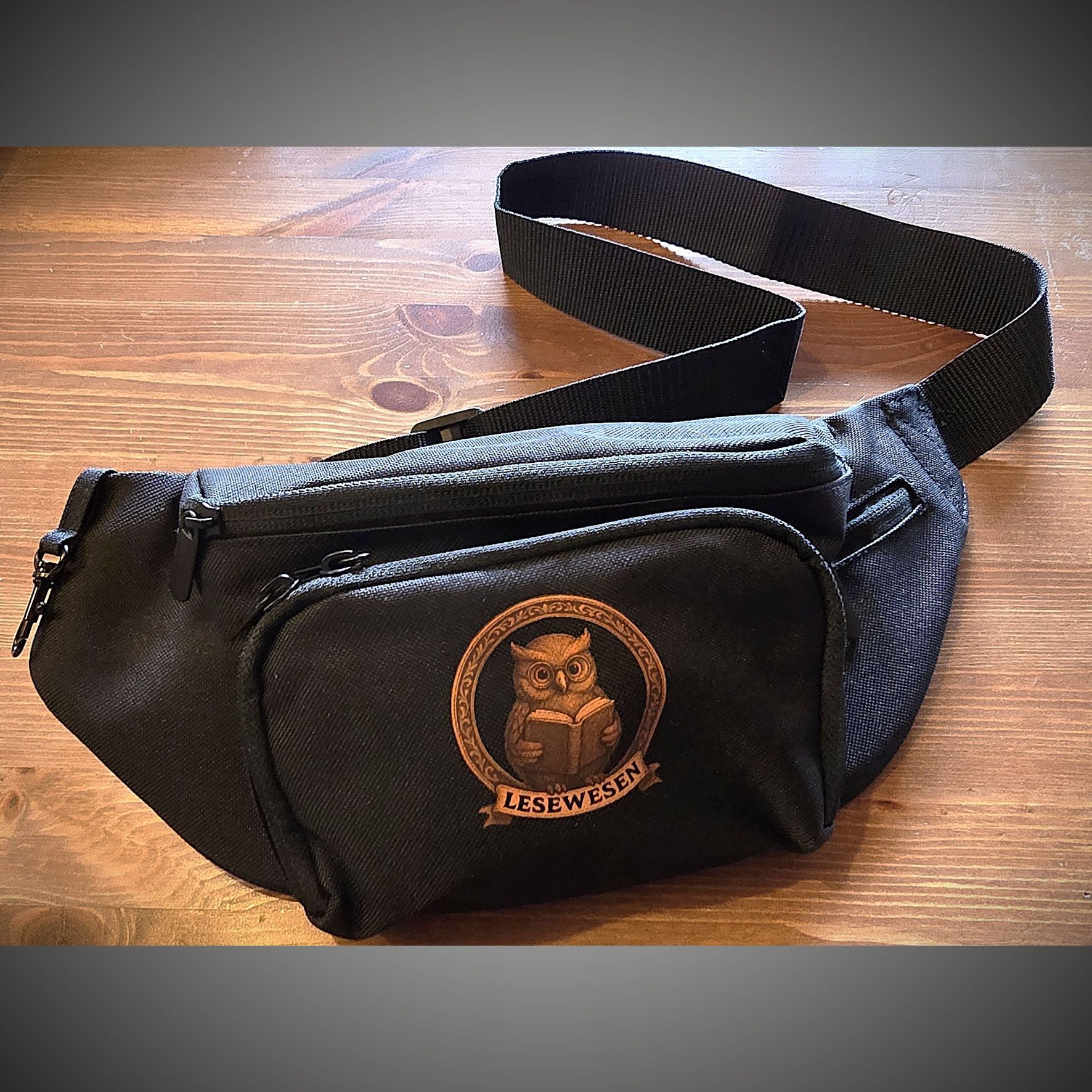 Die Lesewesen-Gürteltasche – Dein praktischer Begleiter