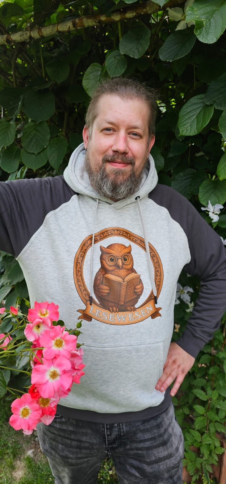 Lesewesen-Hoodie mit Emblem