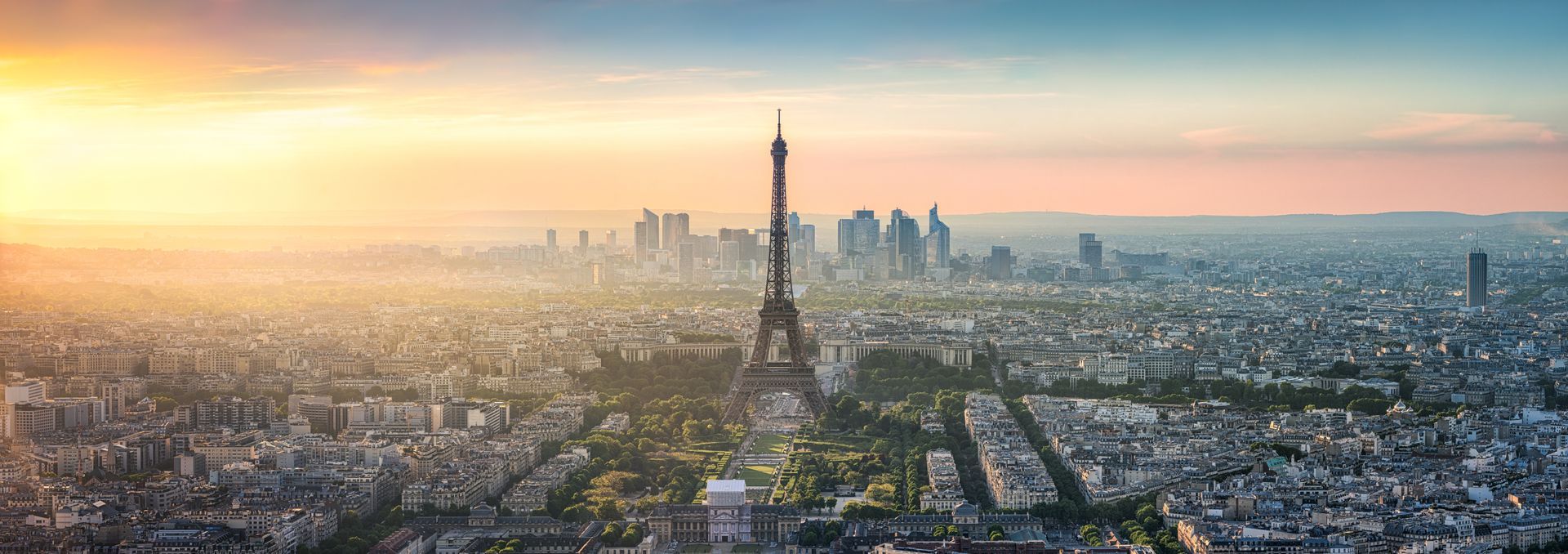 Vue de Paris, de la tour Eiffel et du quartier des affaires