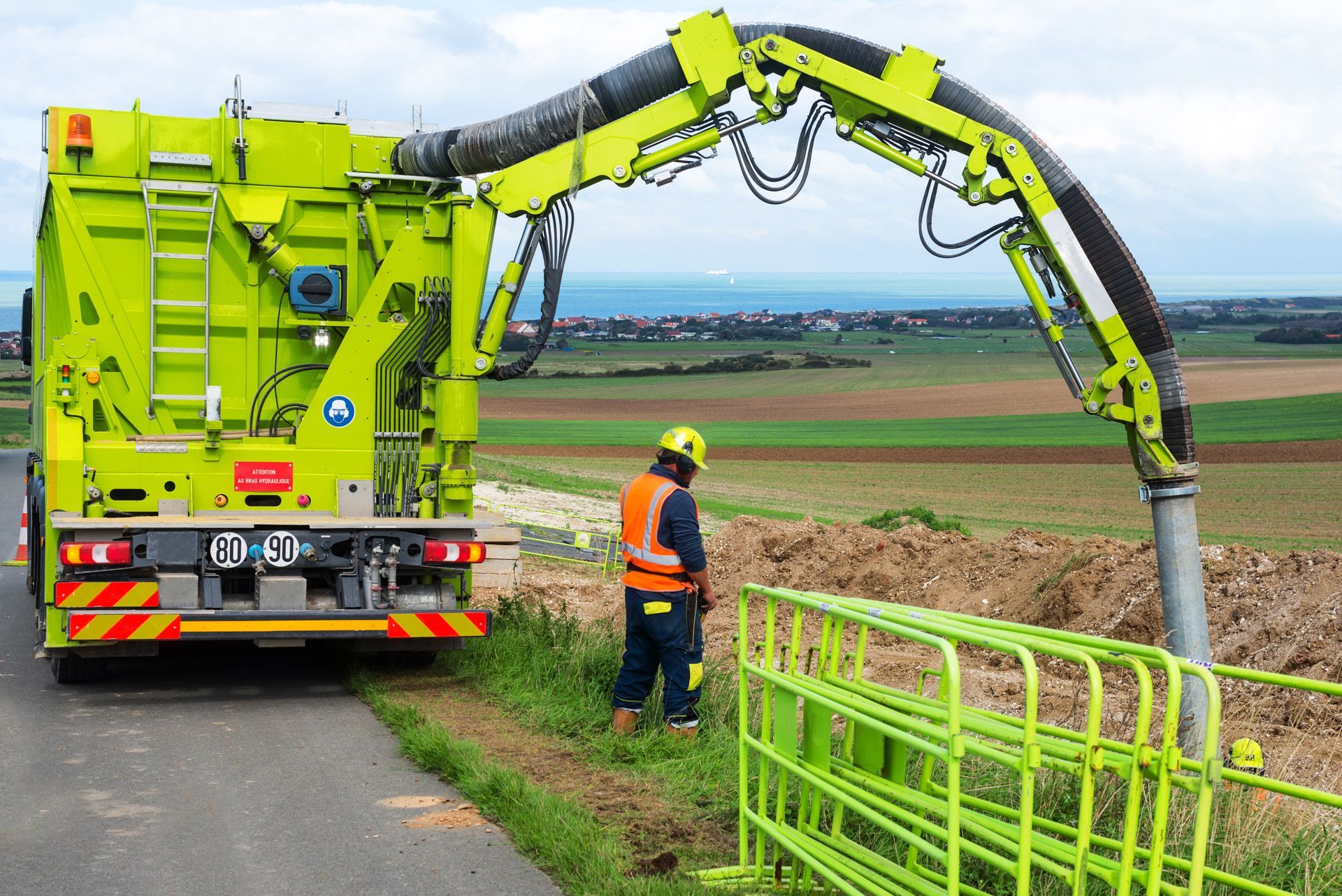 Travaux de terrassement effectués avec une excavatrice aspiratrice