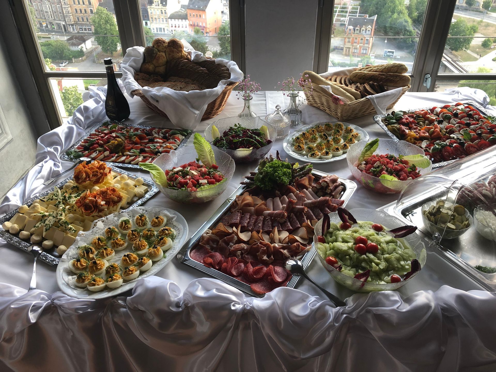 Gäste an Restauranttisch