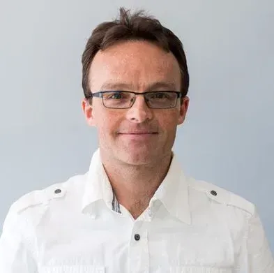 Dr. med. vet. Flavio Regli von der Kleintierpraxis / Klinik und Petshop Adlergarten