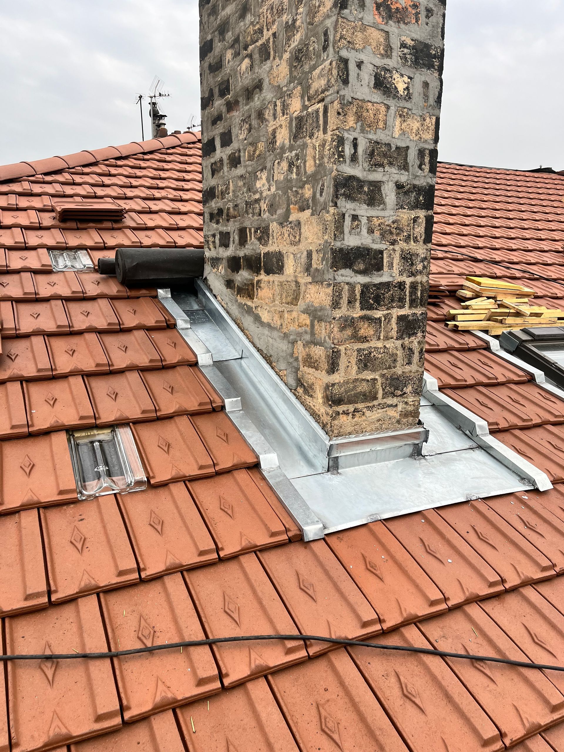 Cheminée, finitions en zinc