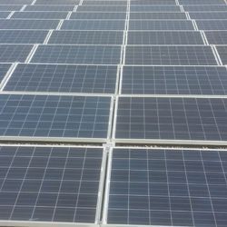 Die Ve-Tro-Isol AG installiert auf Einfamilienhäusern, Lagerhäusern, Scheunen und Gewerbebetrieben Solaranlagen.