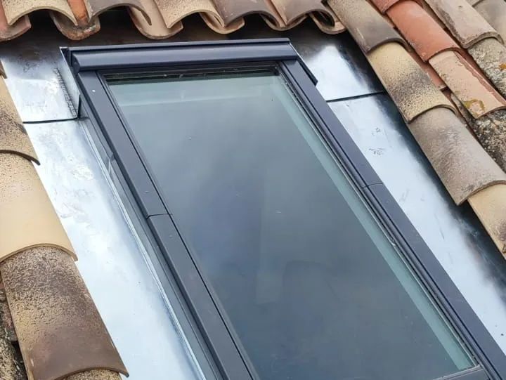 Une fenêtre de toit en alu