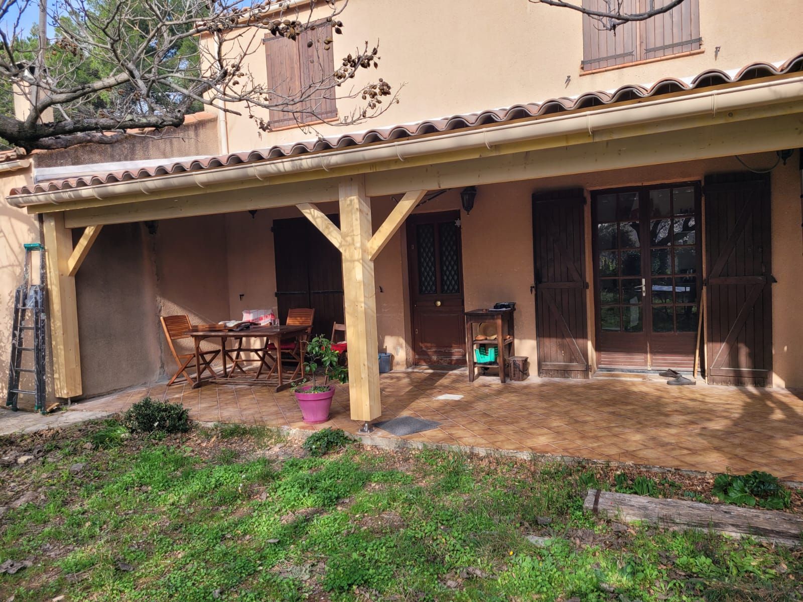 Terrasse fraîchement rénovée