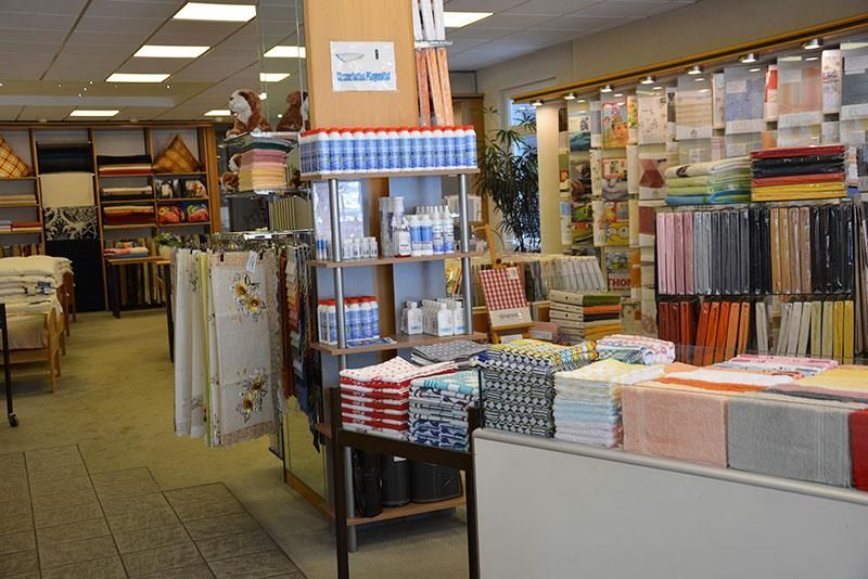 Ein Laden voller Stoffe und Handtücher