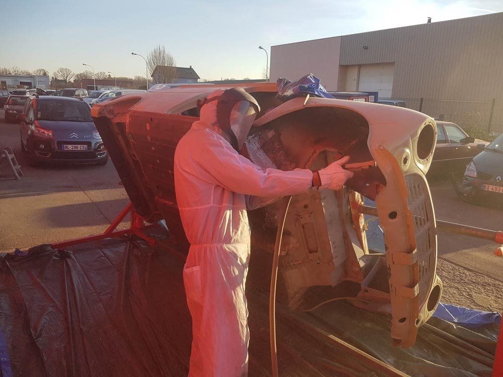 Peinture de carrosserie d'une voiture de collection