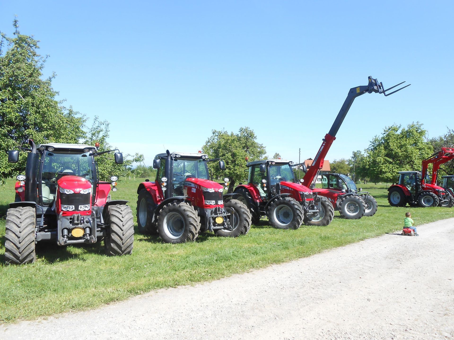 Traktoren - Sturzenegger Agrotech GmbH