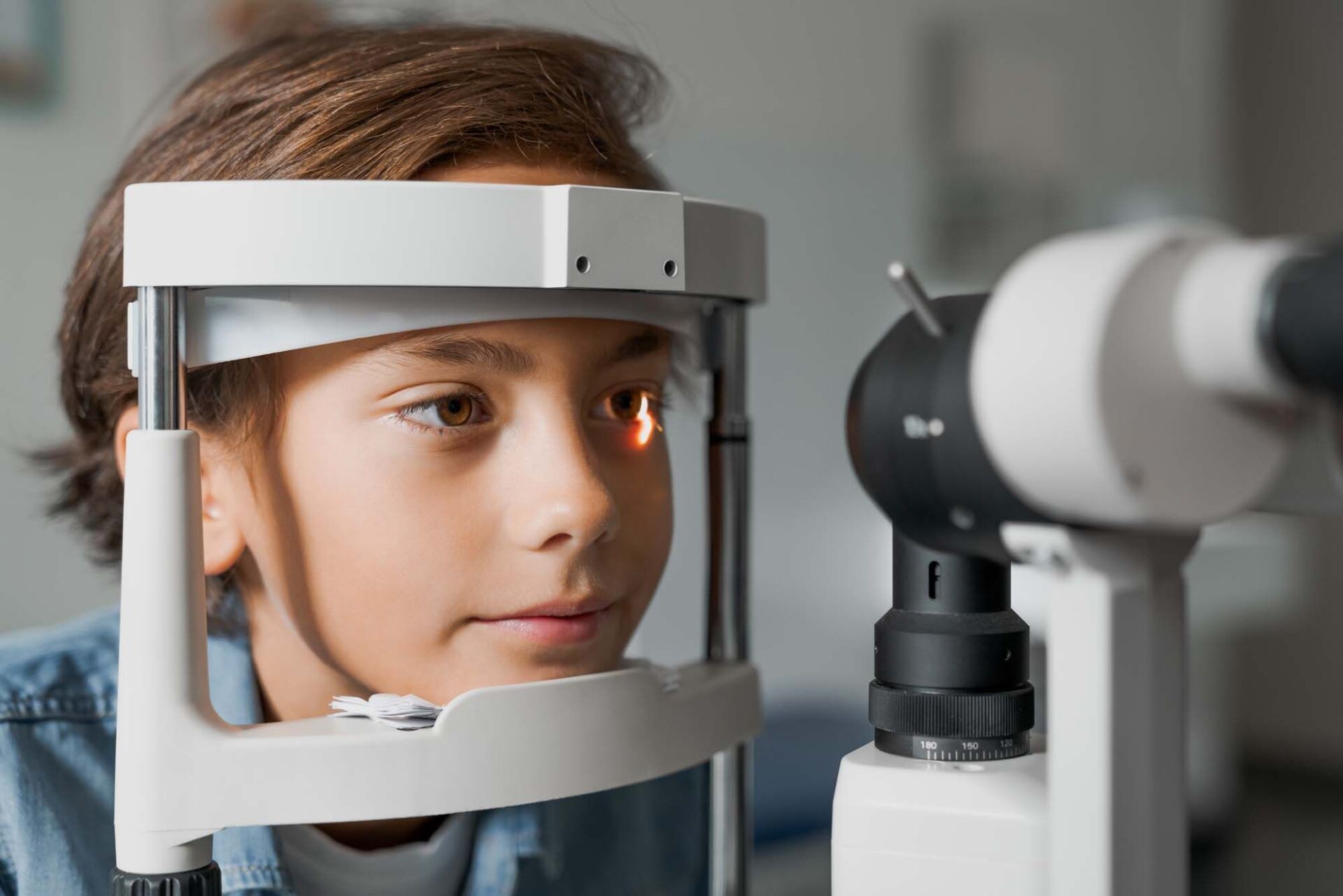 Augenuntersuchung Augenkontrolle Kinder - Dr. med. Gabriela Badii-Schwendeler, Augenärztin FMH in Zürich