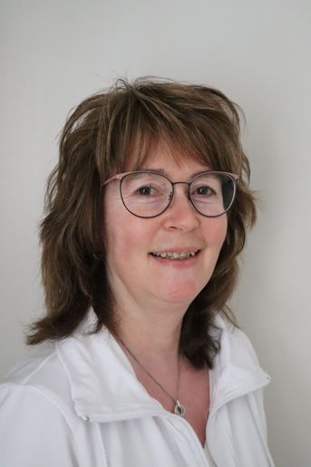 Frau Evelyne Oertel-Graf - Dr. med. Gabriela Badii-Schwendeler, Augenärztin FMH in Zürich